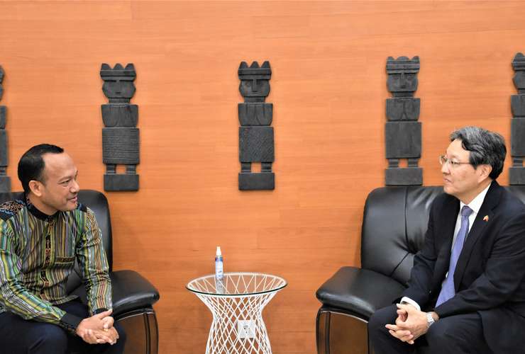 Ministro Obras Públikas, Eng. Abel Pires da Silva no Embaixadór Japaun mai Timor Leste, Sr. Tetsuya Kimura